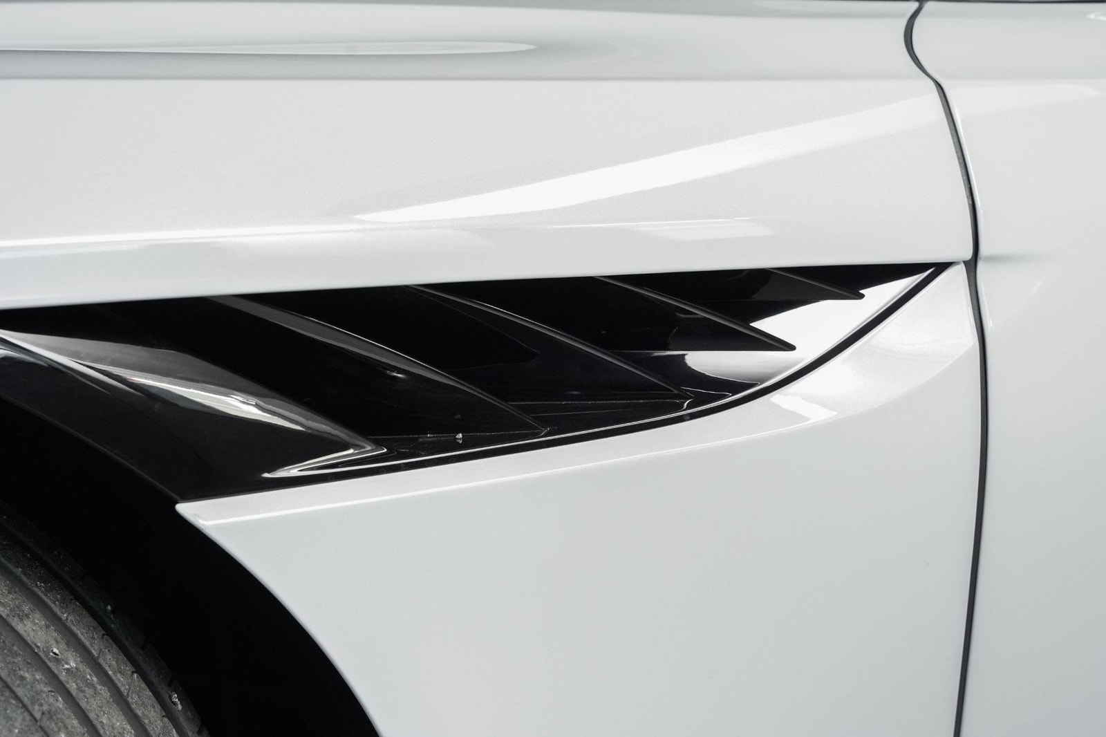Hovedbilde av Aston Martin DBS Superleggera