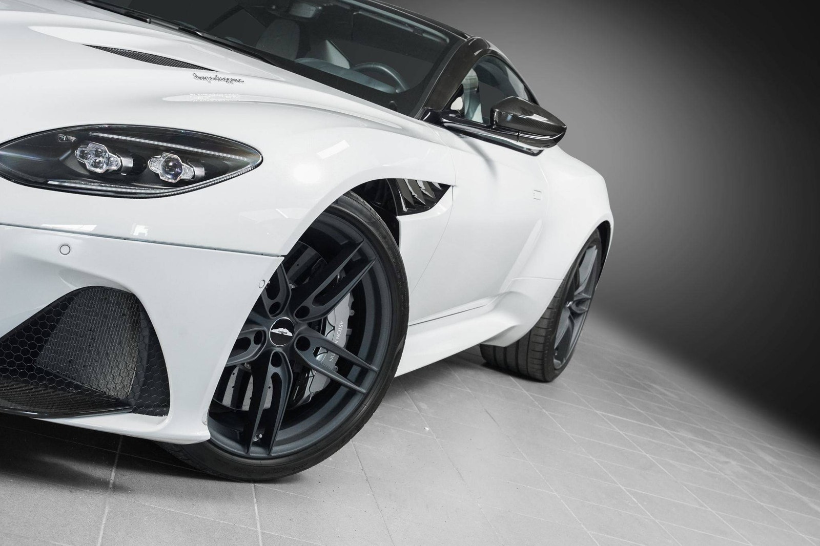 Hovedbilde av Aston Martin DBS Superleggera