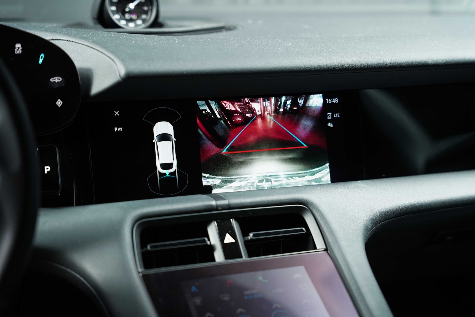 Hovedbilde av Porsche Taycan Cross Turismo