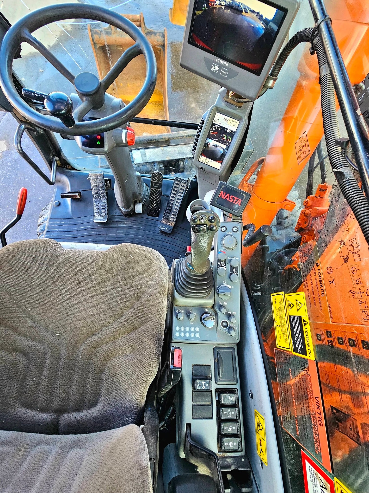 Til salgs: Hitachi ZX140W-5B, 2015 mod, 7041 timer, Rotortilt og 2