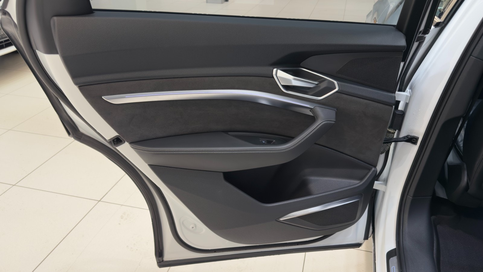 Hovedbilde av Audi e-tron S