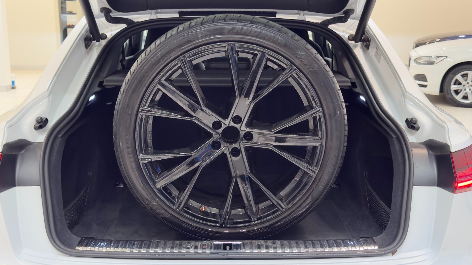 Hovedbilde av Audi e-tron S