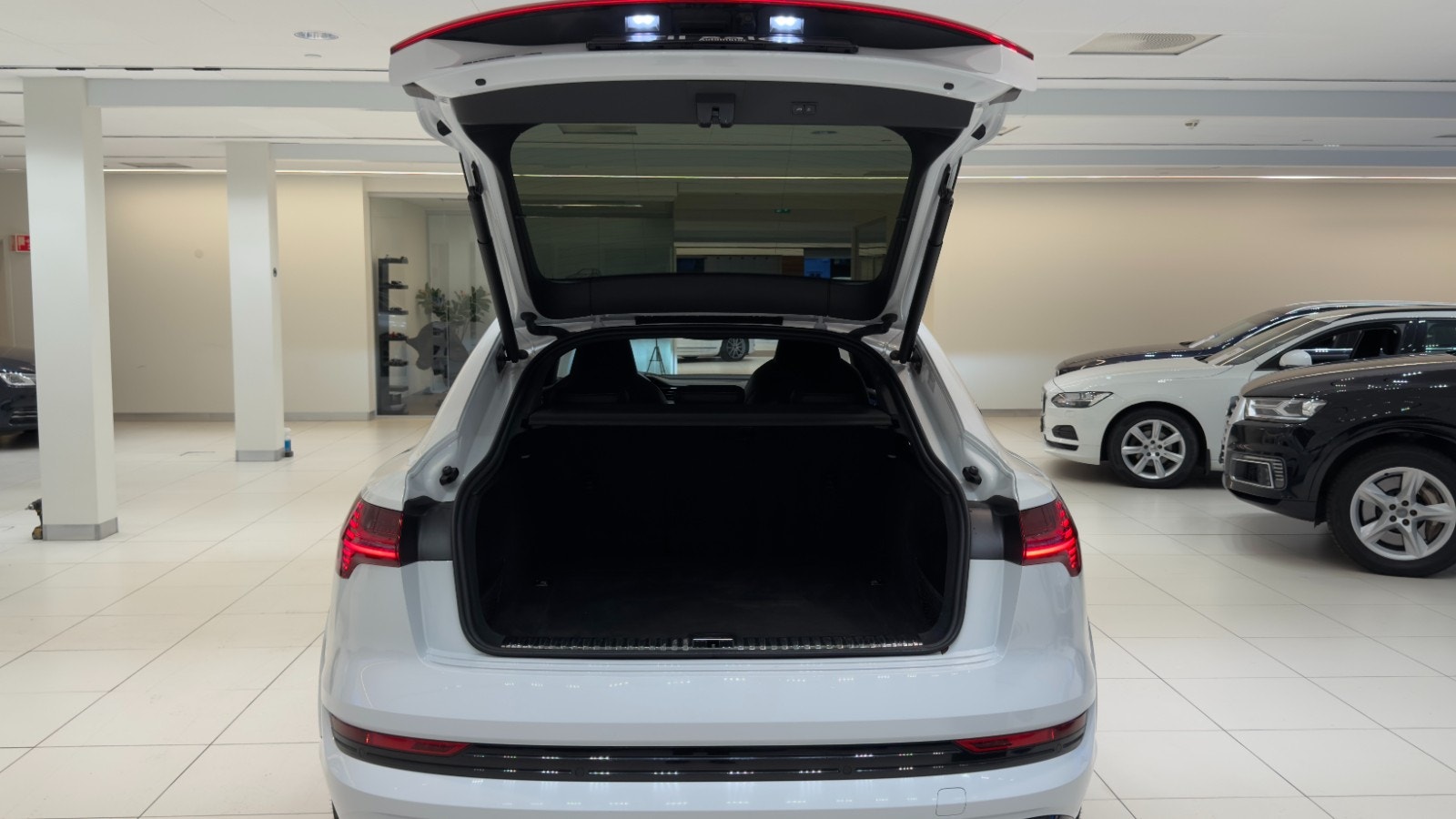 Hovedbilde av Audi e-tron S