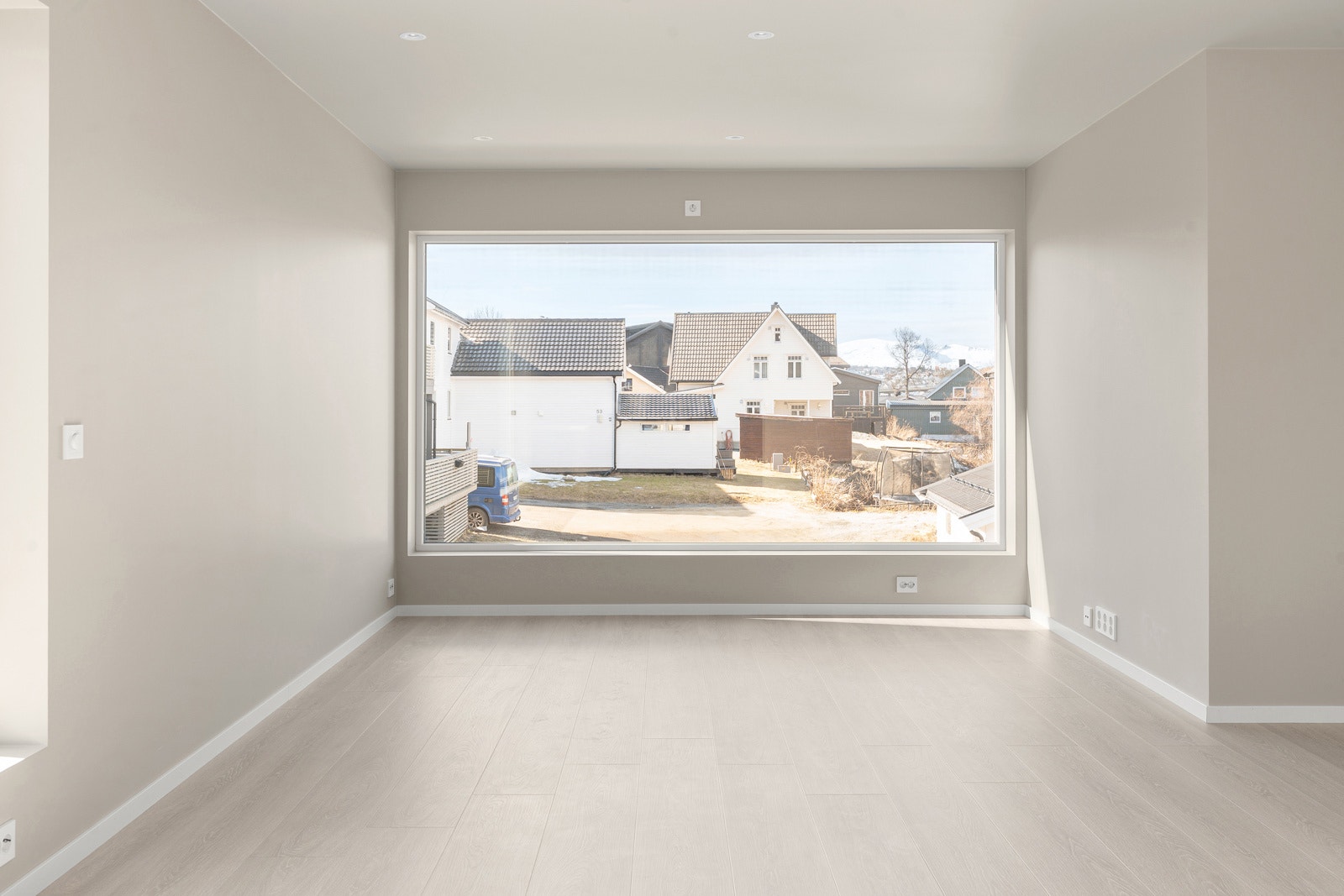 Plass til spisegruppe - et naturlig samlingspunkt i boligen.