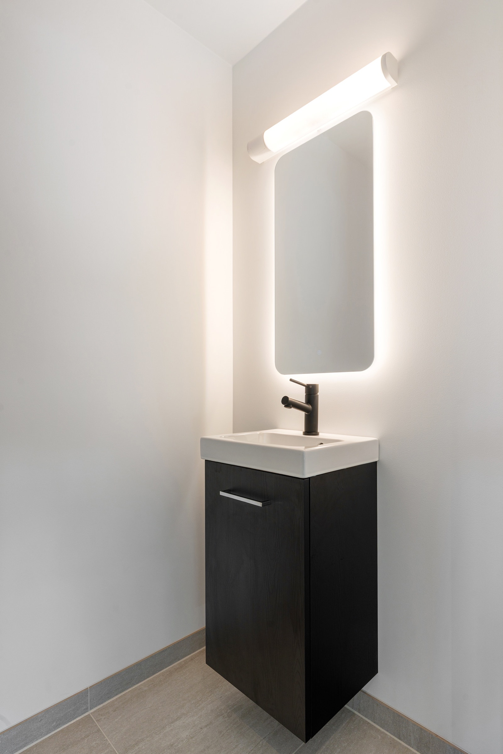 Ekstra toalettrom med servant.