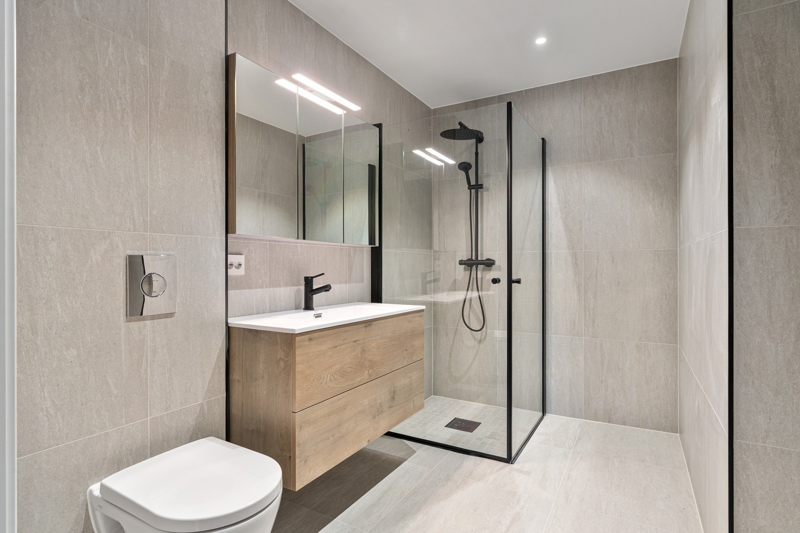 Flislagt bad i utleiedel.