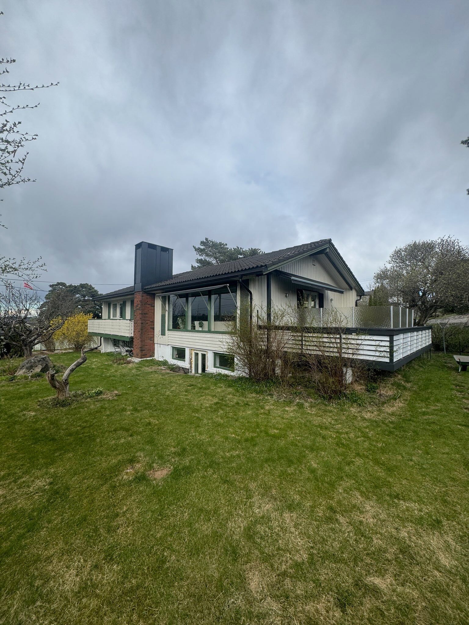 Privat Romslig etasje til leie – 3 soverom, terrasse og hage | Rolvsøy, Fredrikstad Moserabben 11, Rolvsøy 150 m² 20 000 kr Enebolig ∙ 3 soverom Legg t