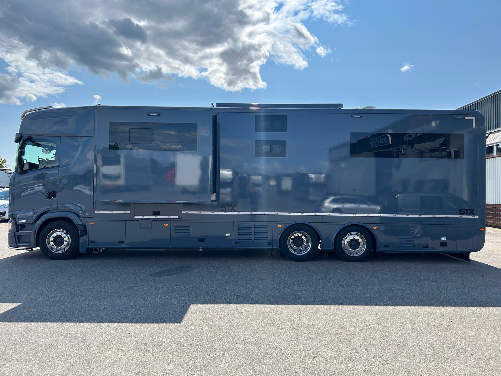 Scania Fantastisk mulighet - Som ny! S500 - STX påbygg til 4/5 hester - 2x pop-out, eget soverom i push-up. – bilde 5