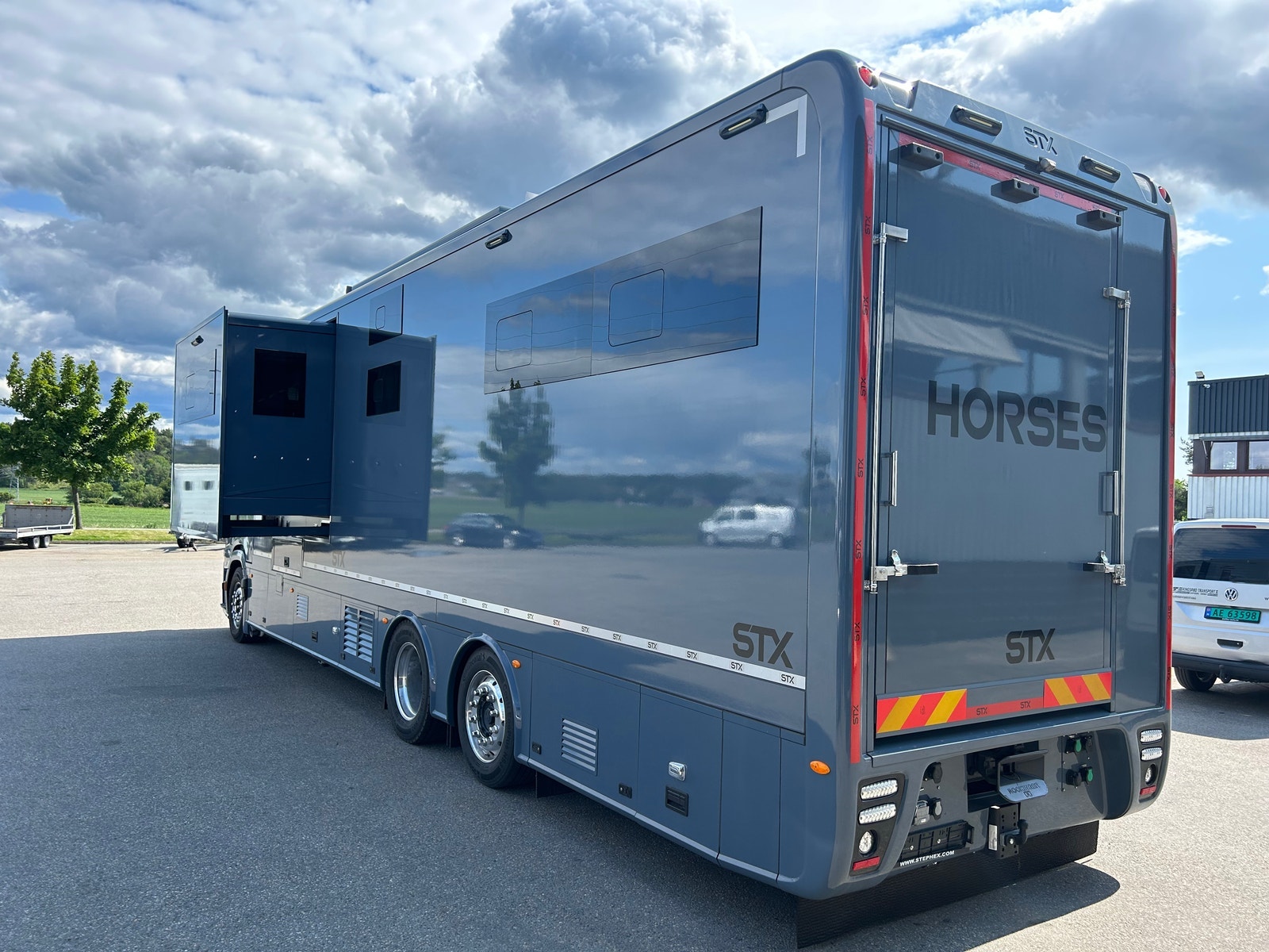 Scania Fantastisk mulighet - Som ny! S500 - STX påbygg til 4/5 hester - 2x pop-out, eget soverom i push-up. – bilde 6