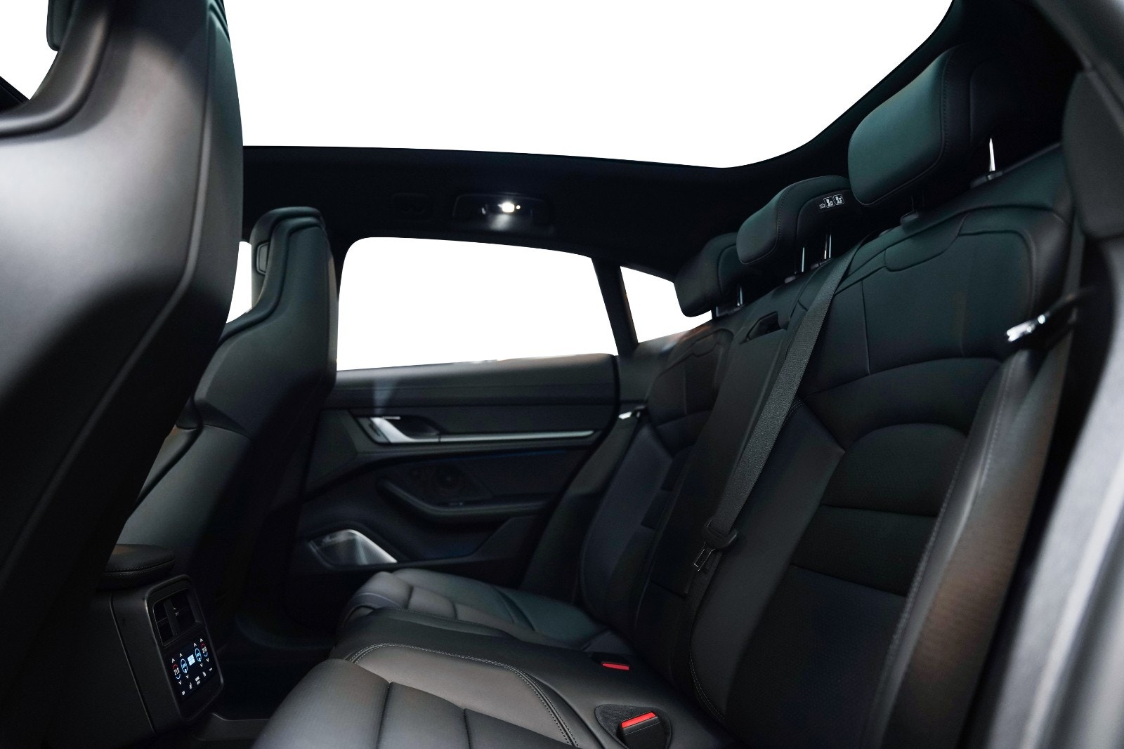Hovedbilde av Porsche Taycan Cross Turismo
