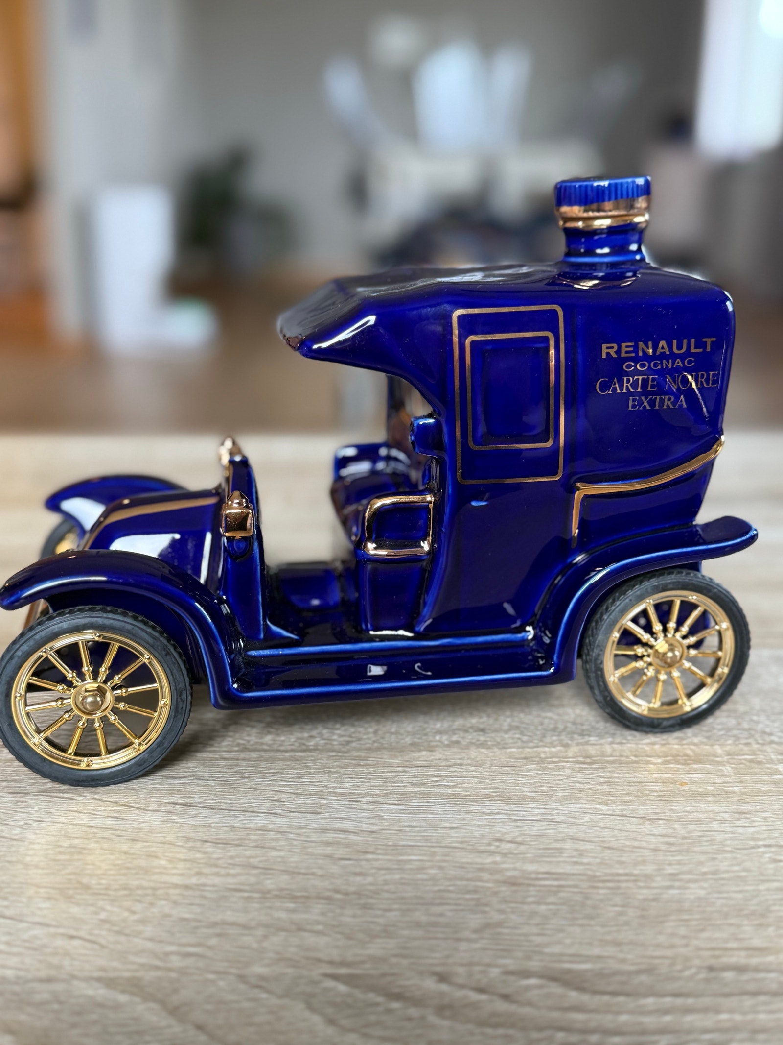 s-136 未開栓RENAULT CARTE NOIRE EXTRA 車型ボトル Renault Carte Noire Extra Cognac – Limited Edition 96/131
