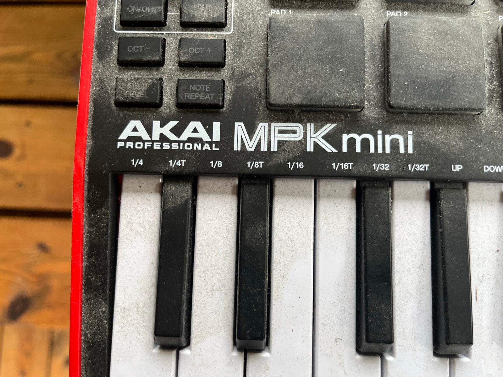 Akai MPK Mini MIDI-keyboard + Focusrite Scarlett lydkort | FINN-torget