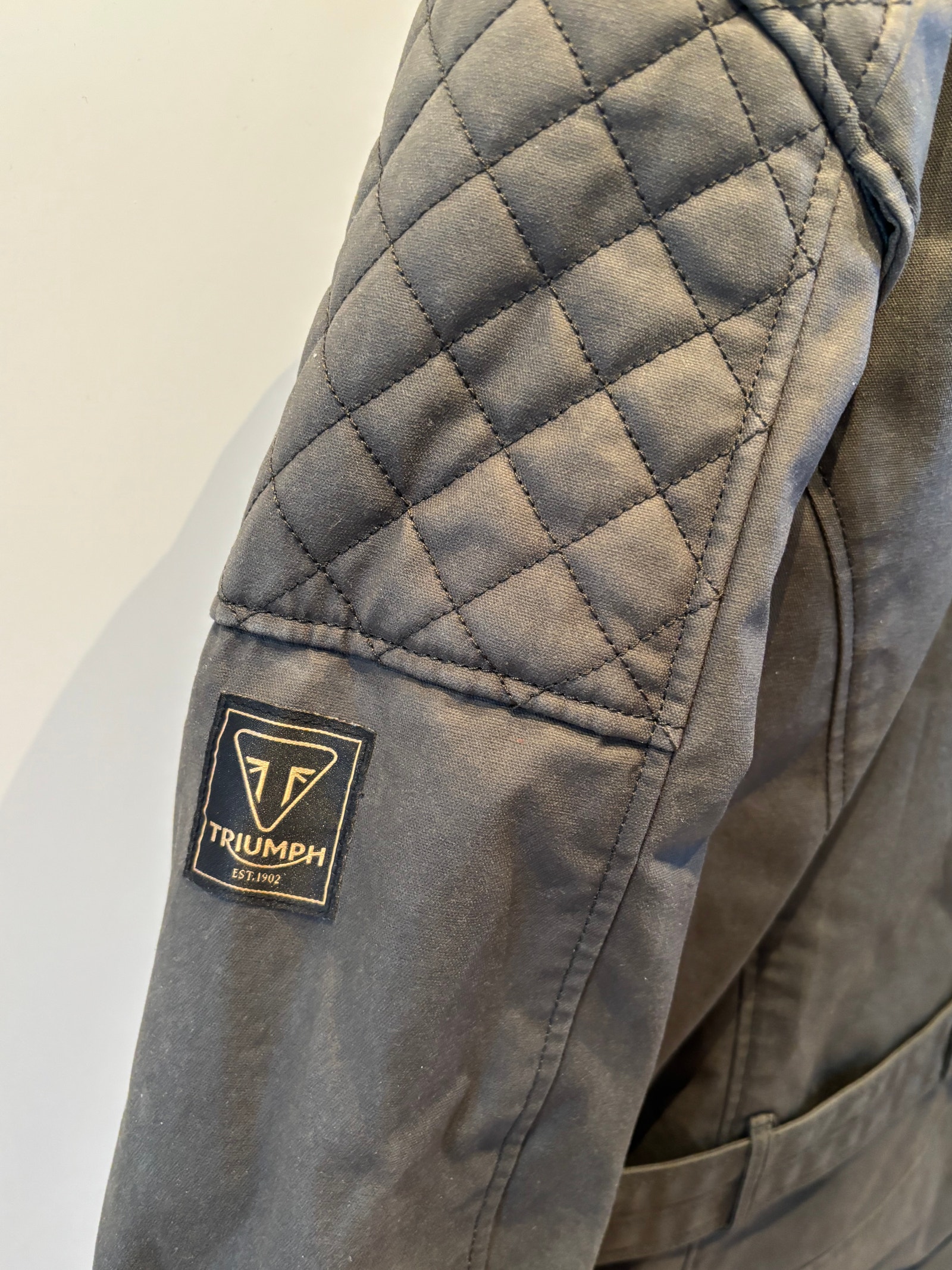 Aldri brukt ikonisk Triump Beck 2 Waxed Jacket, Khaki, L | FINN-torget