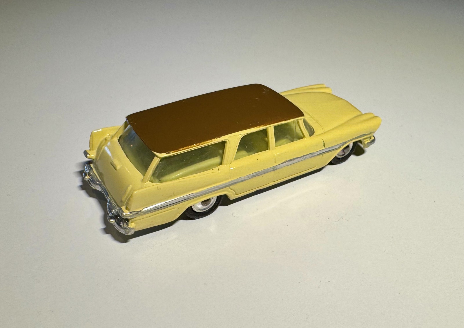 Corgi Toys Plymouth Sports Suburban No219 | FINN-torget