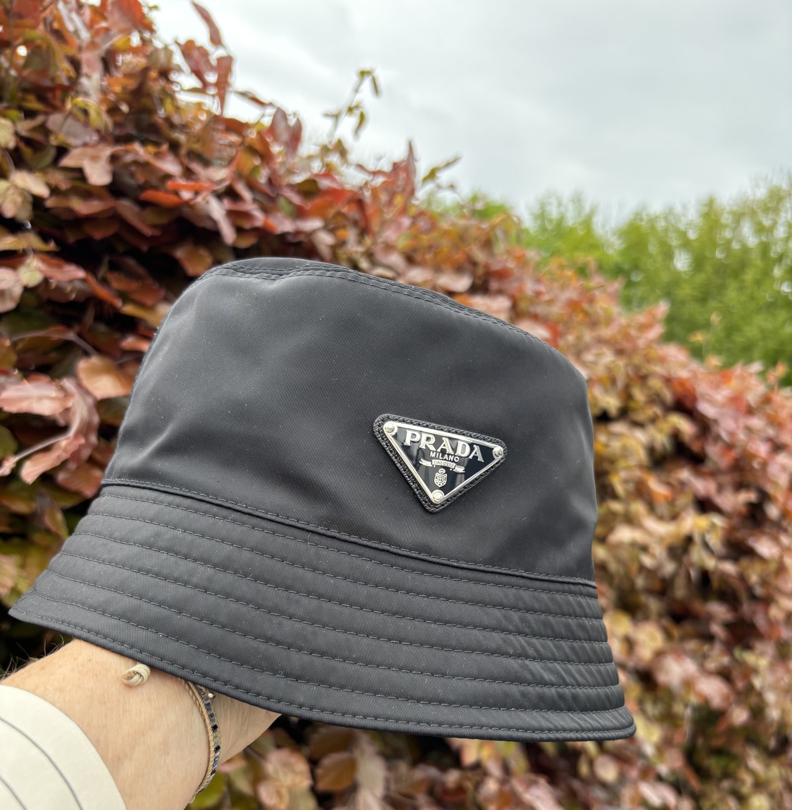 Prada Black Re-Nylon bucket hat | FINN-torget