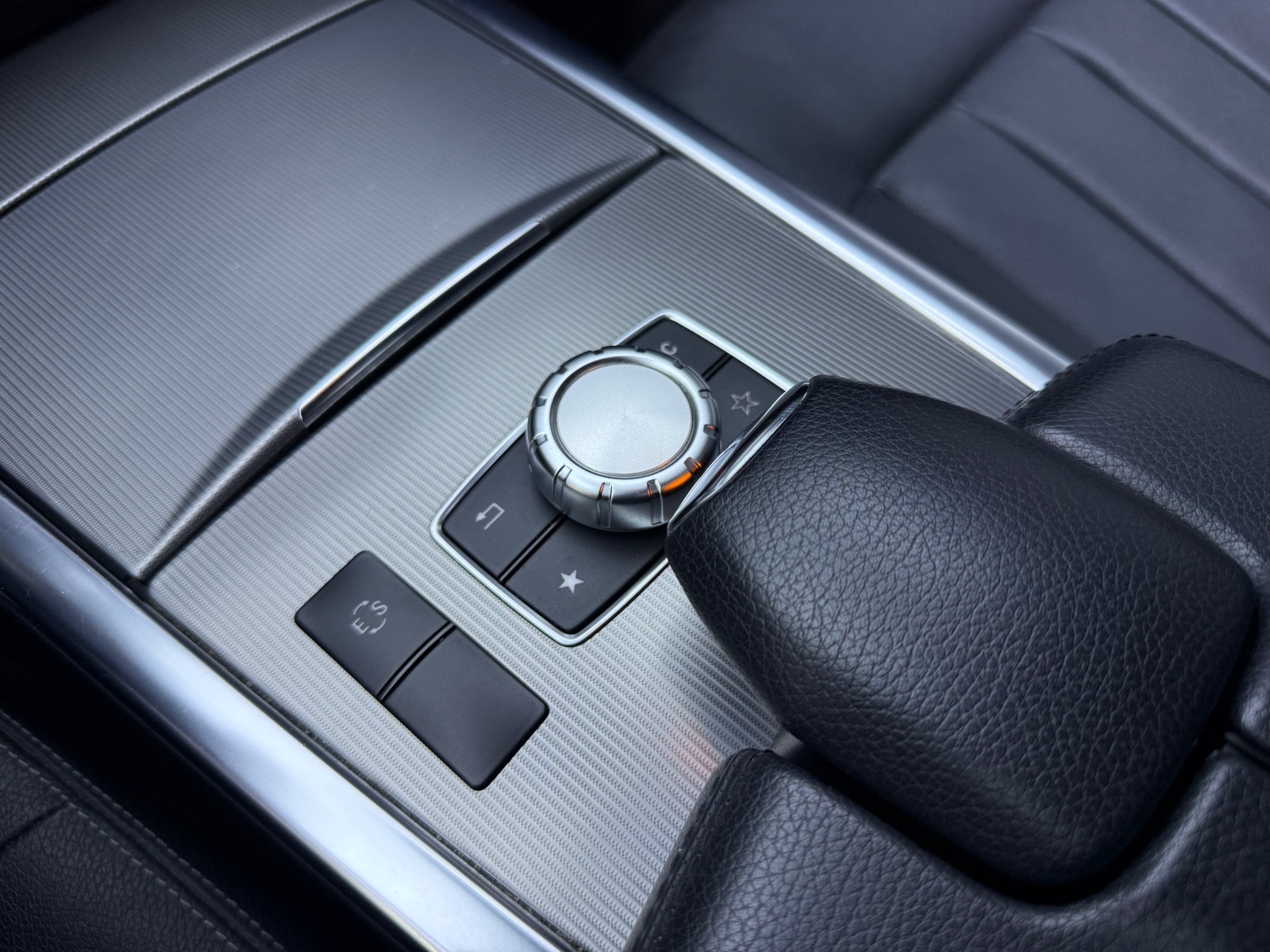 Hovedbilde av Mercedes-Benz E220
