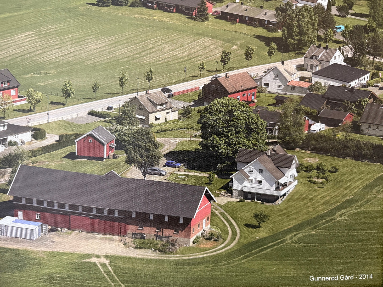 Privat Drømmer du om landlig liv? Stor familiebolig på gård - midt i Svinndal sentrum Gunnerødveien 20, Svinndal 330 m² 27 500 kr Enebolig ∙ 3 soverom