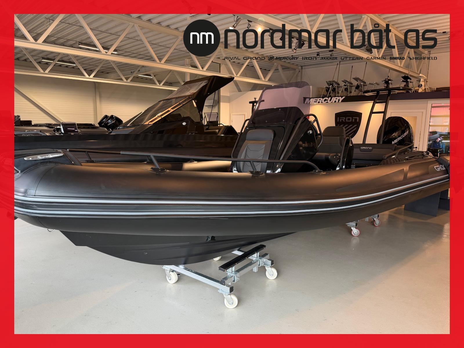 Bilde av 'Grand 680 Ultra Black Edition ( UBE ) - Mercury 200HK V6 - Auto trim og tilt - M'