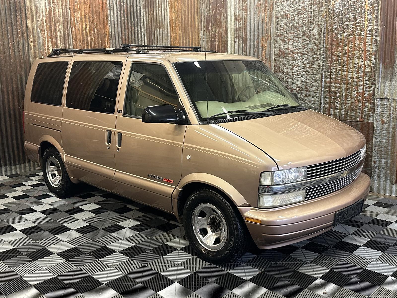 Bruktbil til salgs: Chevrolet Astro Van - 2001 - Gull - 189 hk