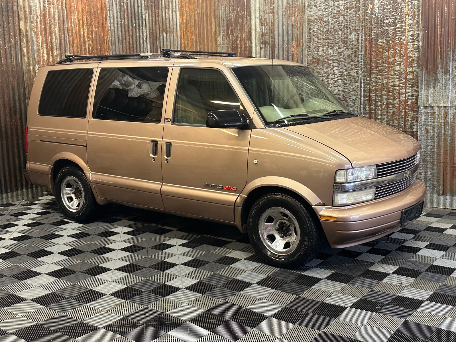 Bruktbil til salgs: Chevrolet Astro Van - 2001 - Gull - 189 hk