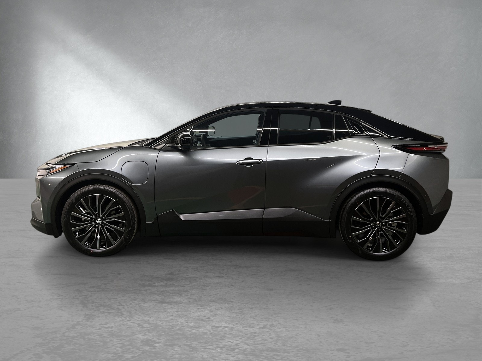 Hovedbilde av Toyota C-HR+