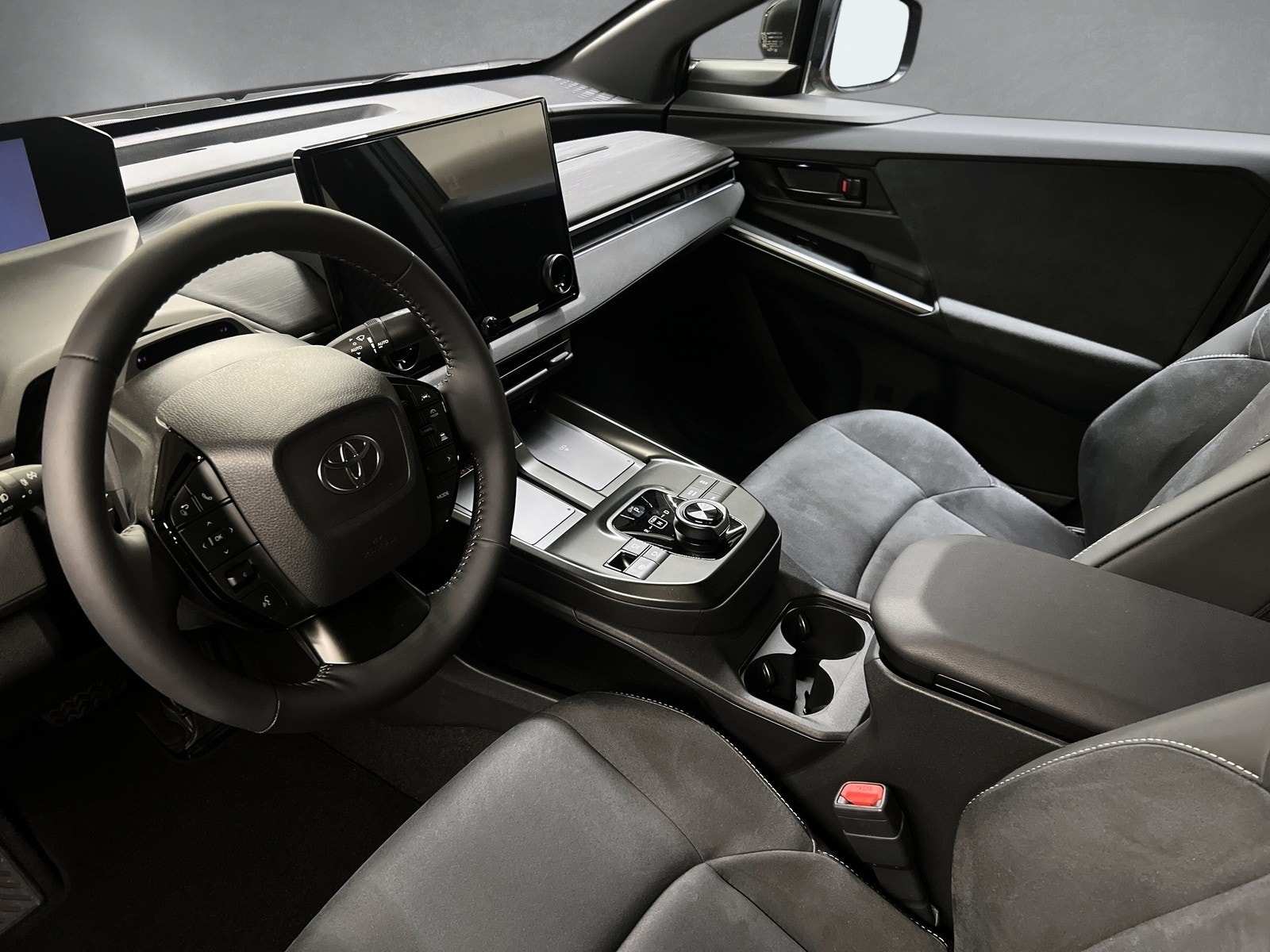 Hovedbilde av Toyota C-HR+