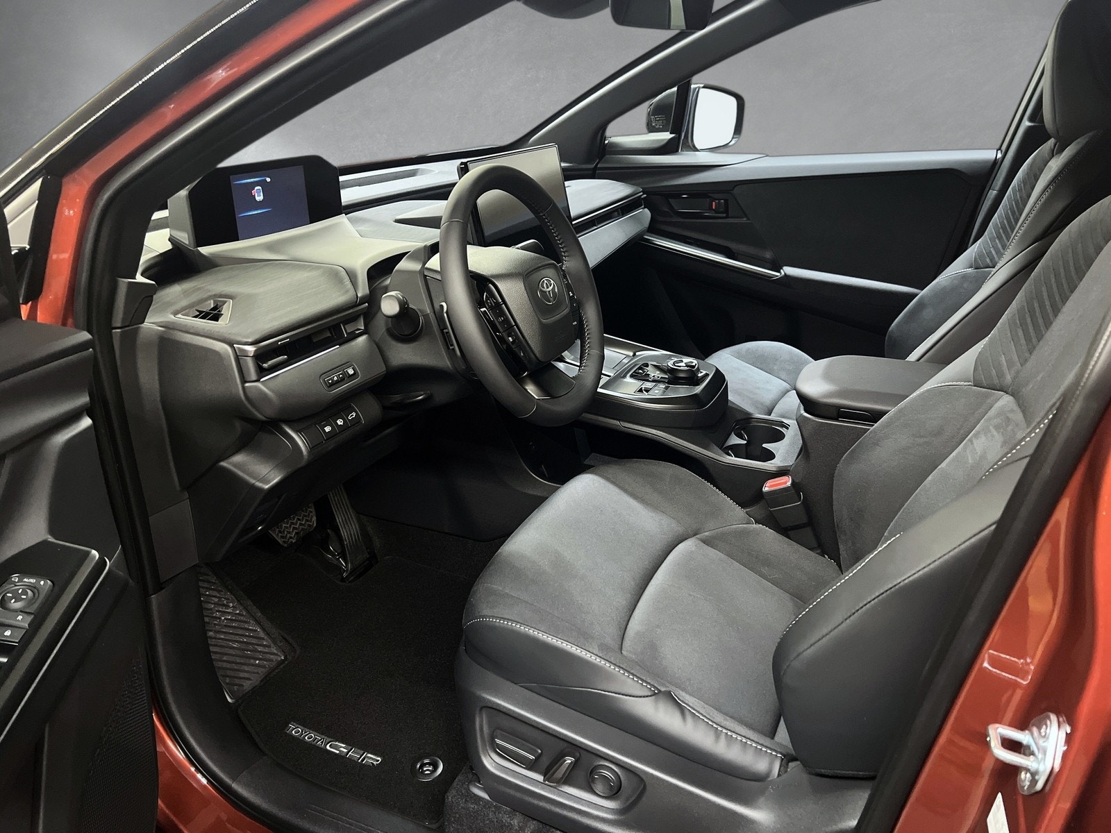 Hovedbilde av Toyota C-HR+