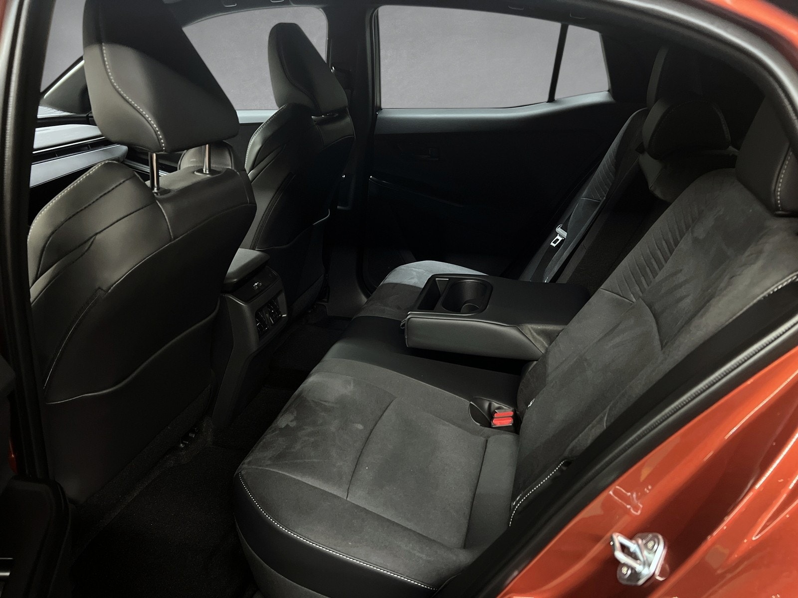 Hovedbilde av Toyota C-HR+