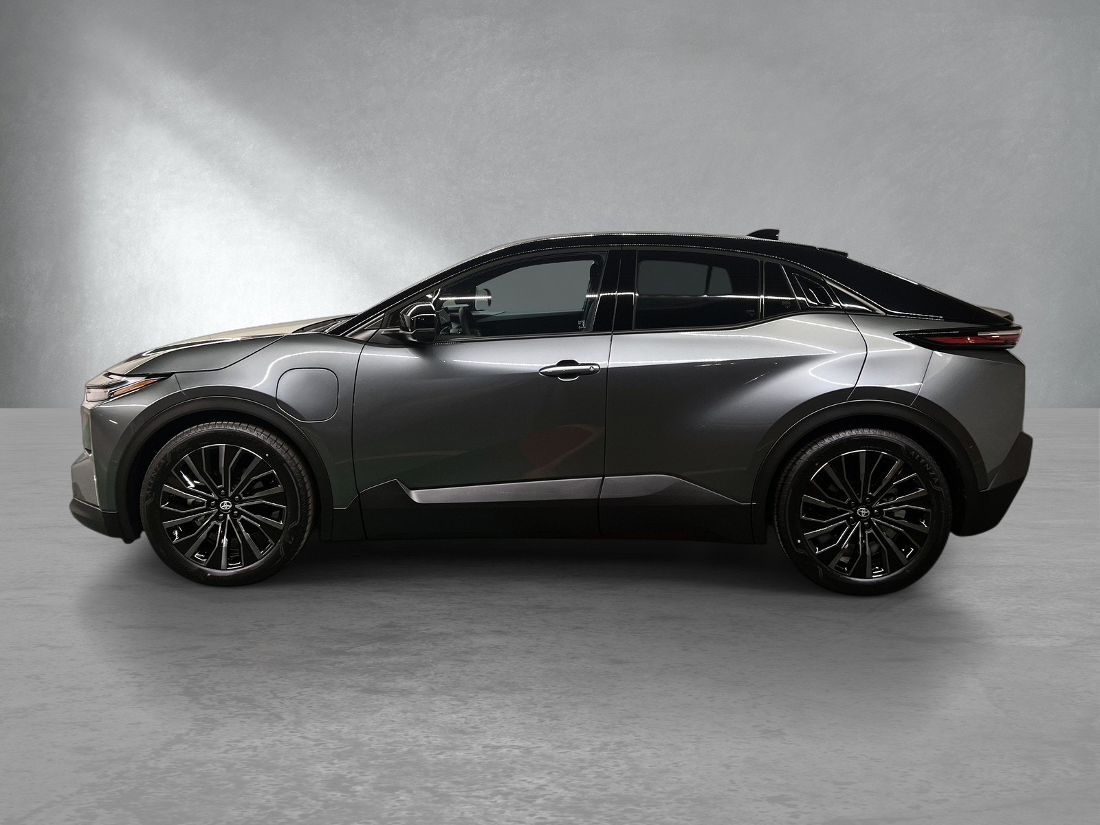 Hovedbilde av Toyota C-HR+
