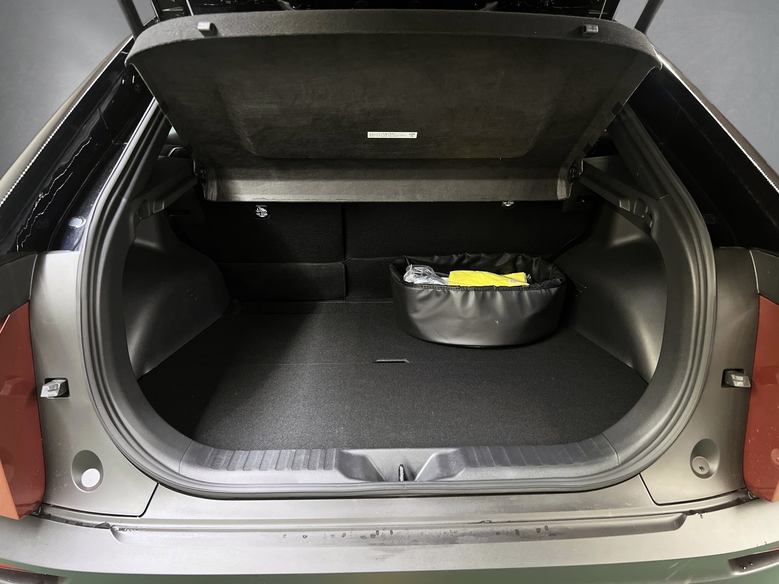 Hovedbilde av Toyota C-HR+