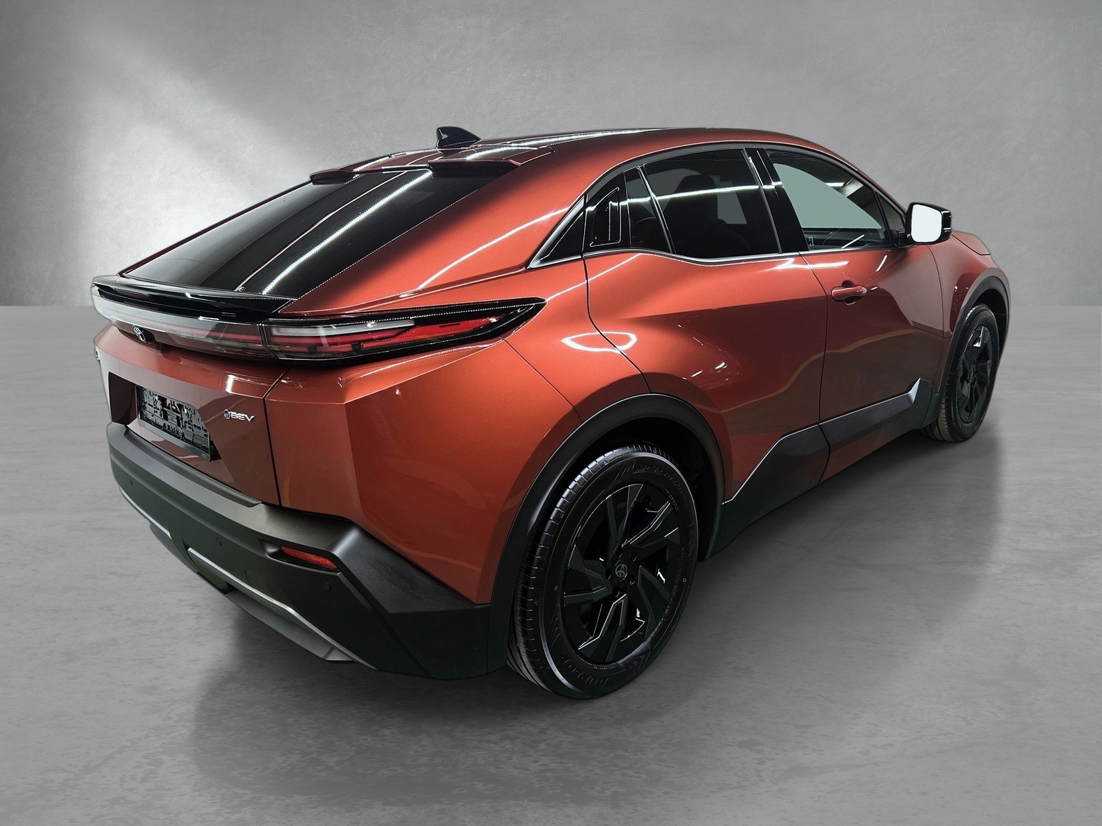 Hovedbilde av Toyota C-HR+