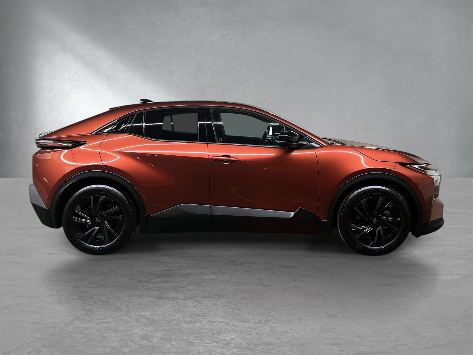 Hovedbilde av Toyota C-HR+