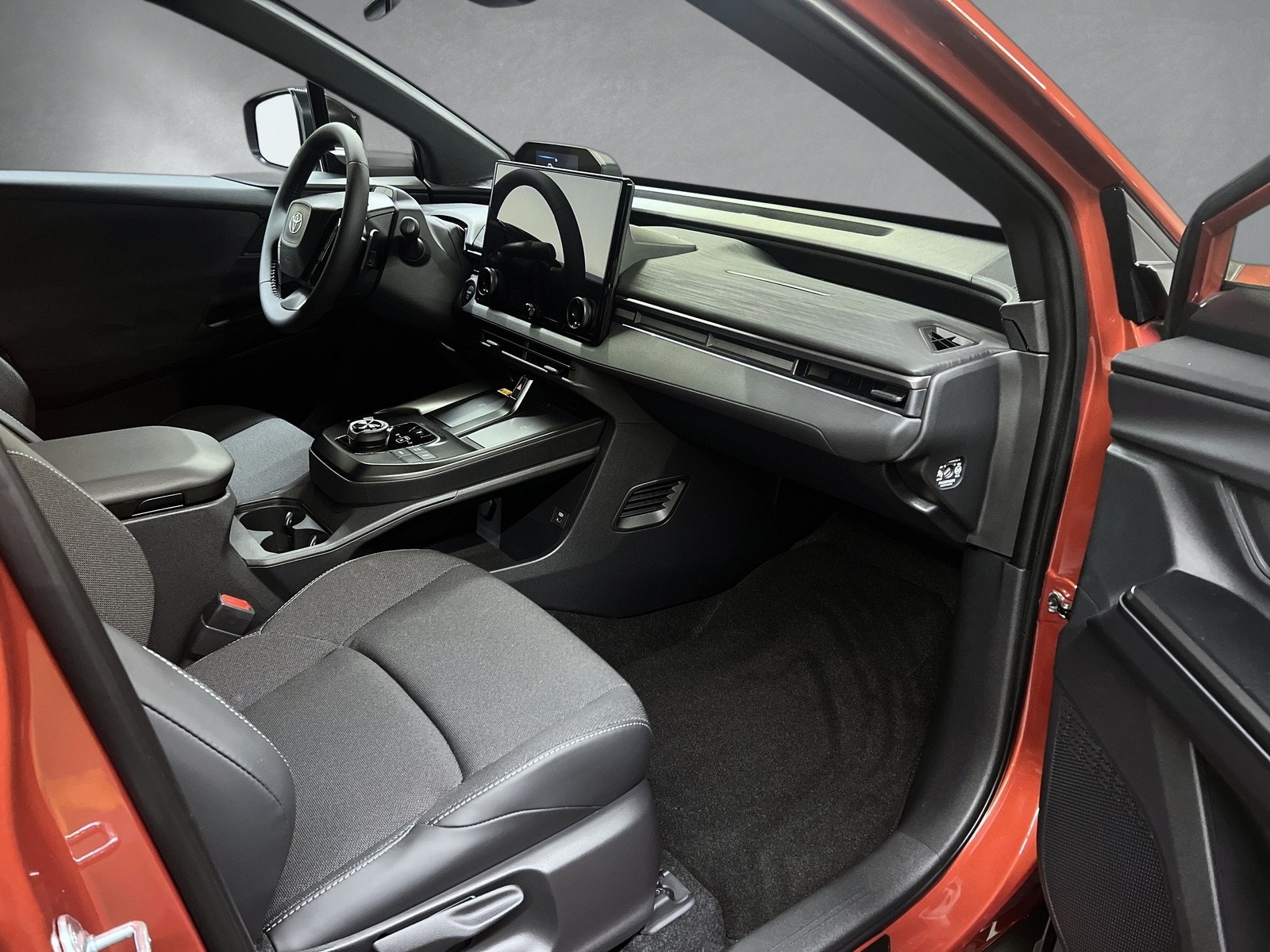 Hovedbilde av Toyota C-HR+