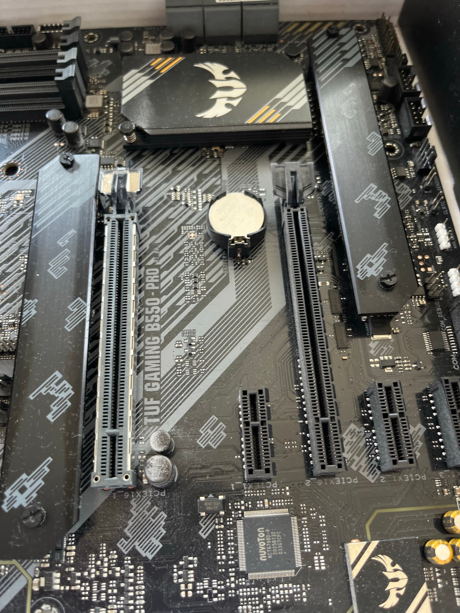 ASUS TUF Gaming B550-Plus hovedkort + AMD Ryzen 5 5600X Prosessor
