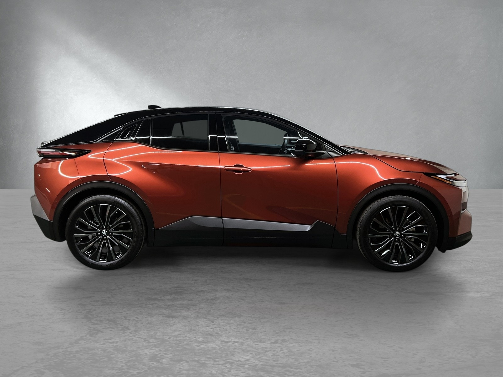 Hovedbilde av Toyota C-HR+