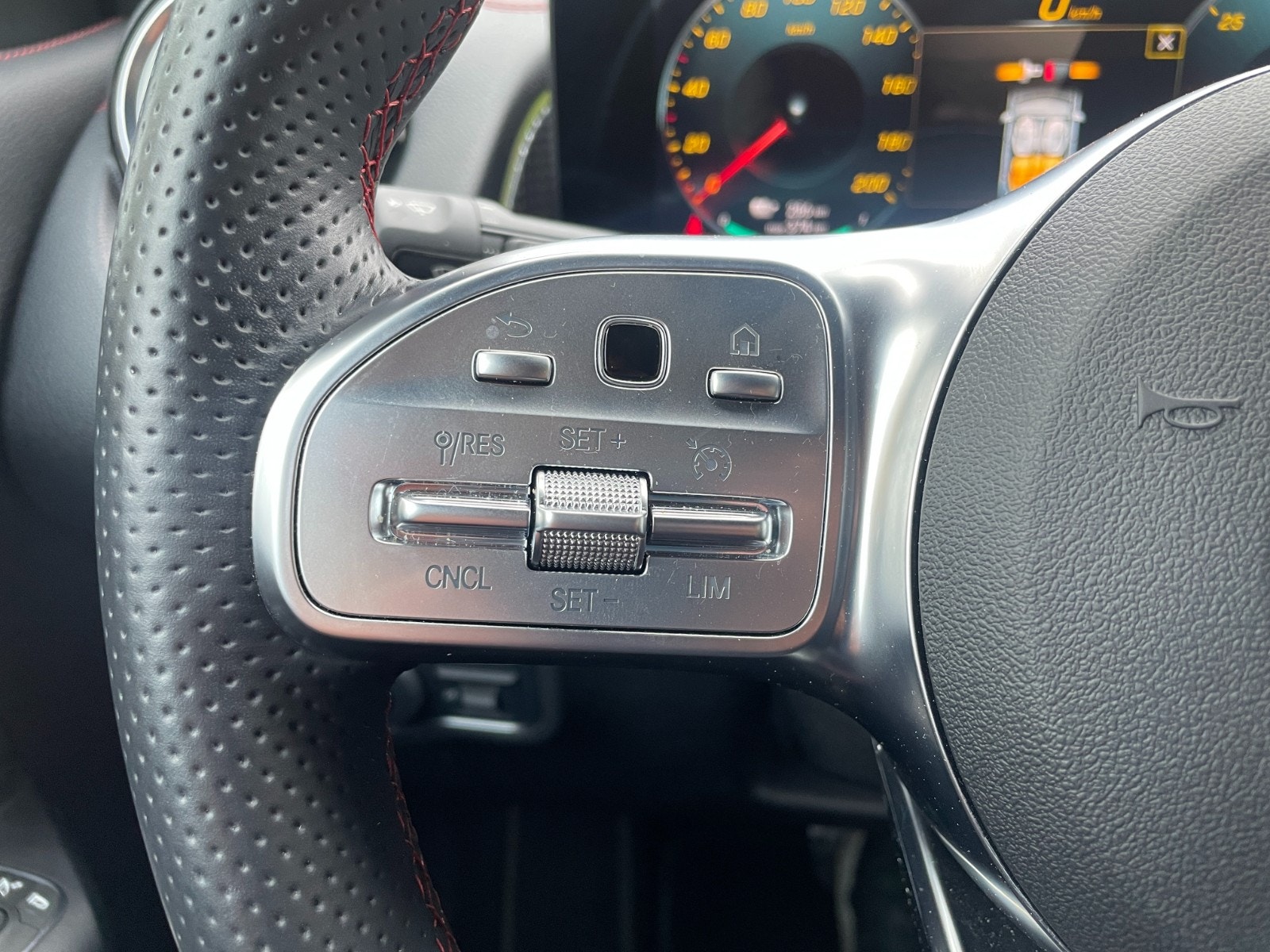 Hovedbilde av Mercedes-Benz EQB300