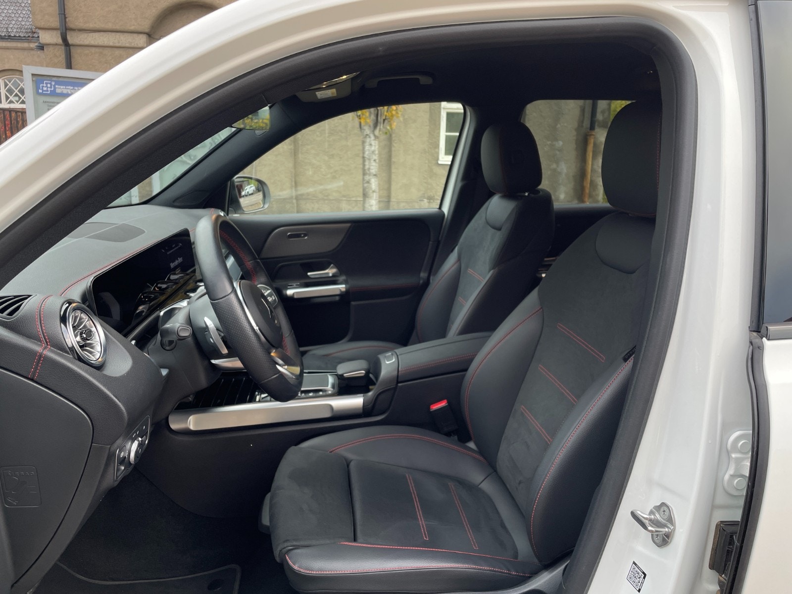 Hovedbilde av Mercedes-Benz EQB300
