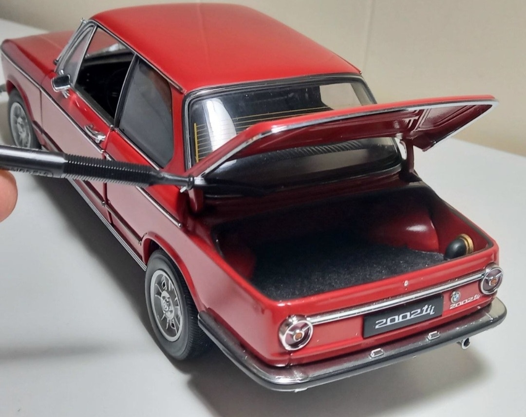 自動車 AUTOart MILLENNIUM  2002 Tii 1/18 1:18 Autoart Millennium BMW 2002 Tii | FINN-torget