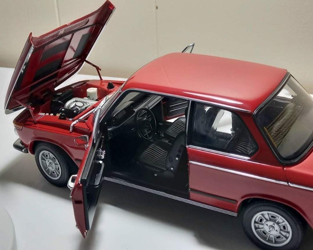 1:18 Autoart Millennium BMW 2002 Tii | FINN-torget