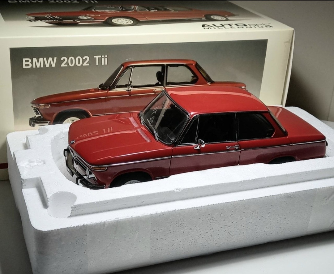 1:18 Autoart Millennium BMW 2002 Tii | FINN-torget