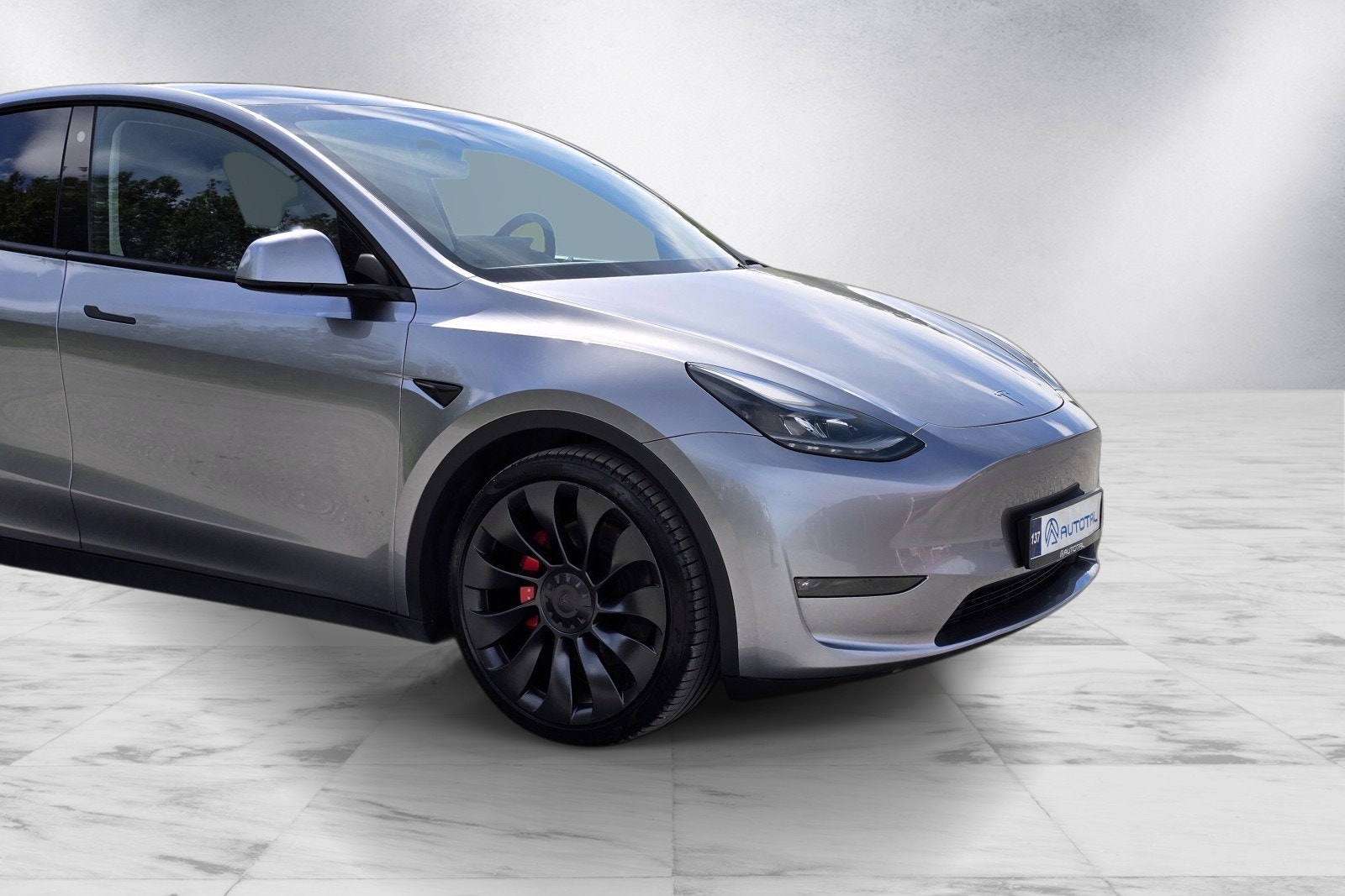 Tesla Model Y - Photo 2