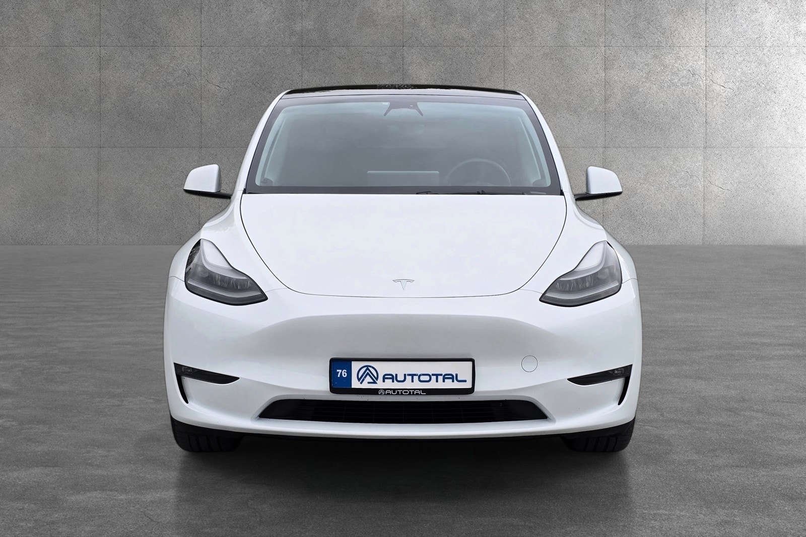 Tesla Model Y - Photo 2