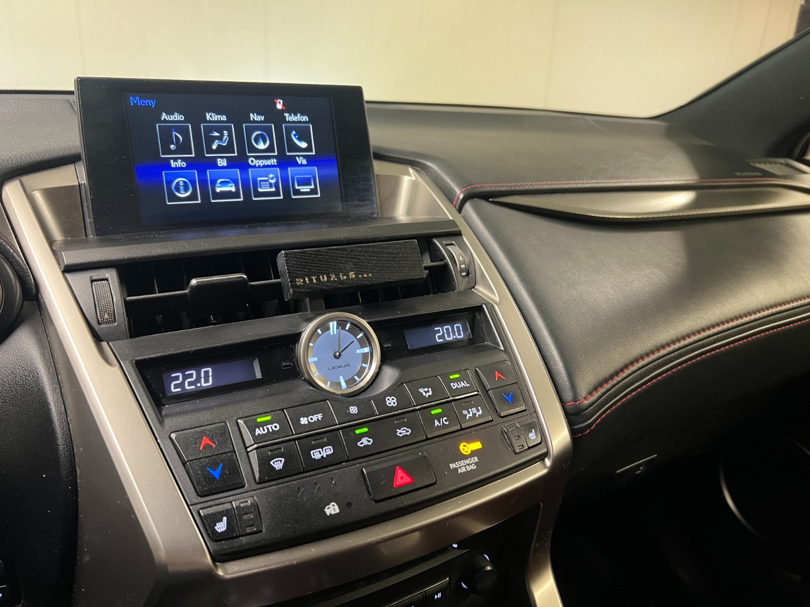 Hovedbilde av Lexus NX300h