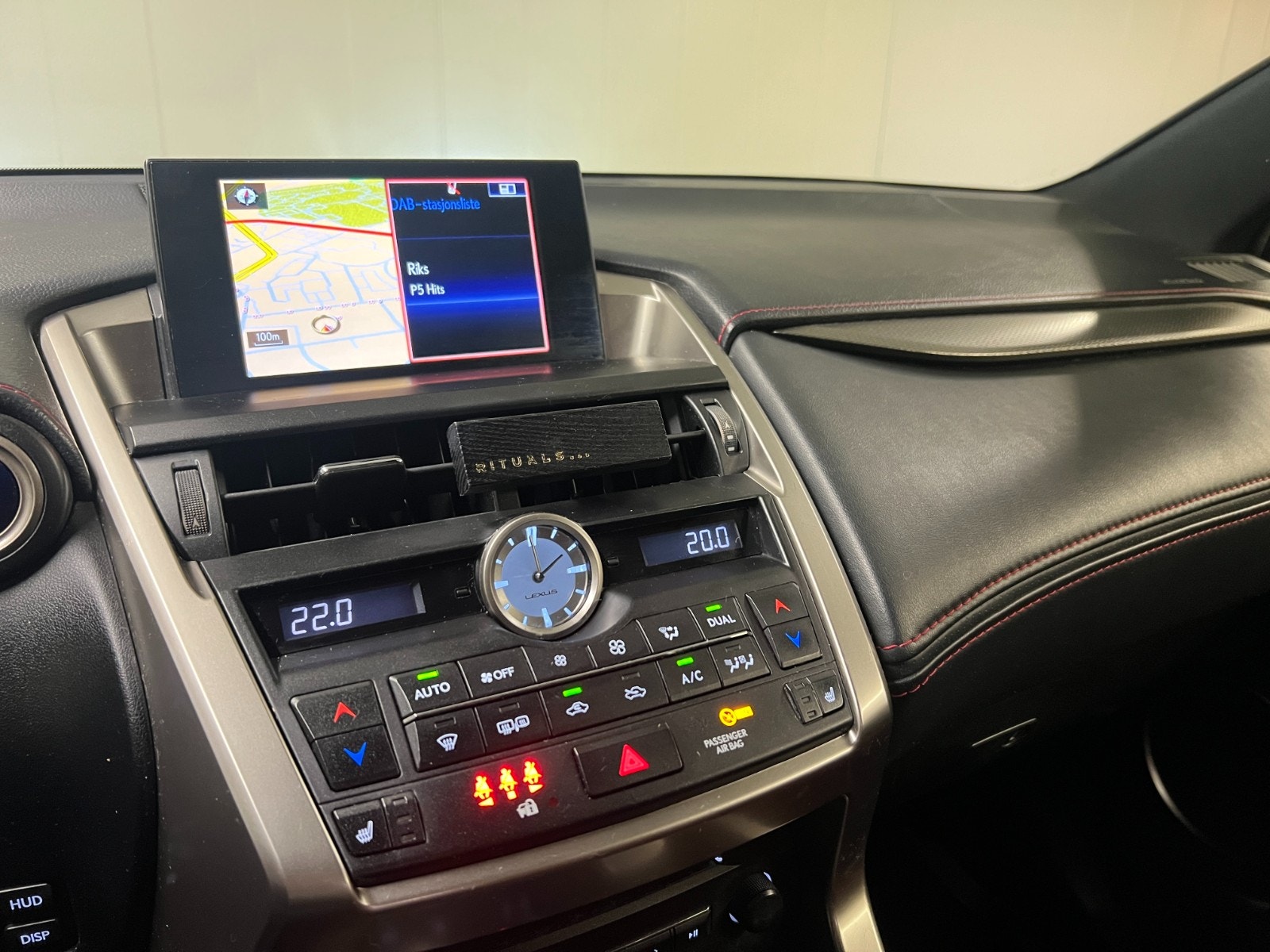 Hovedbilde av Lexus NX300h