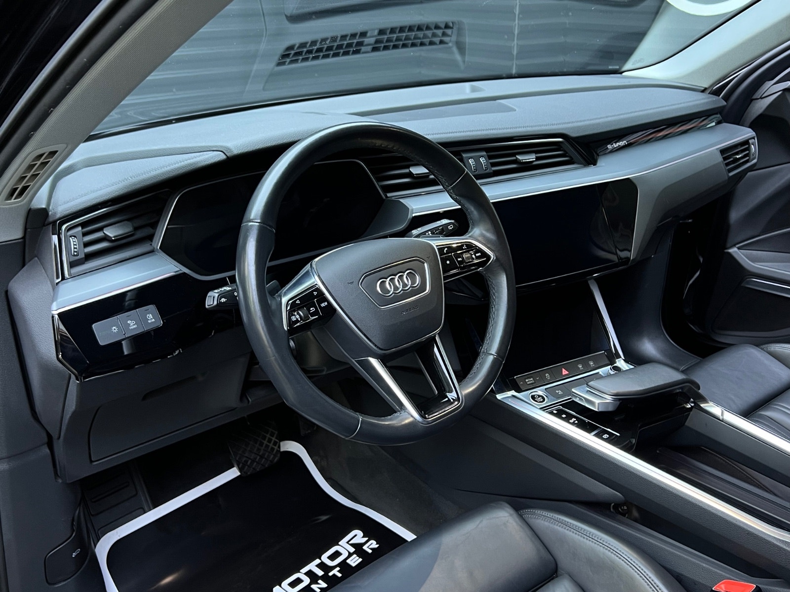 Hovedbilde av Audi e-tron