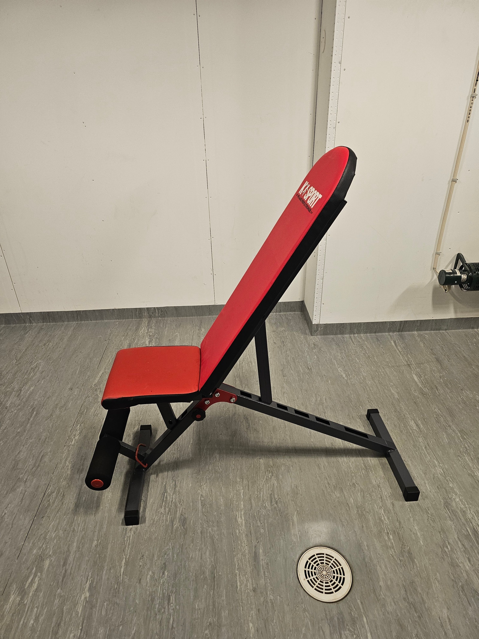 Justerbar treningsbenk – K-Sport | FINN-torget