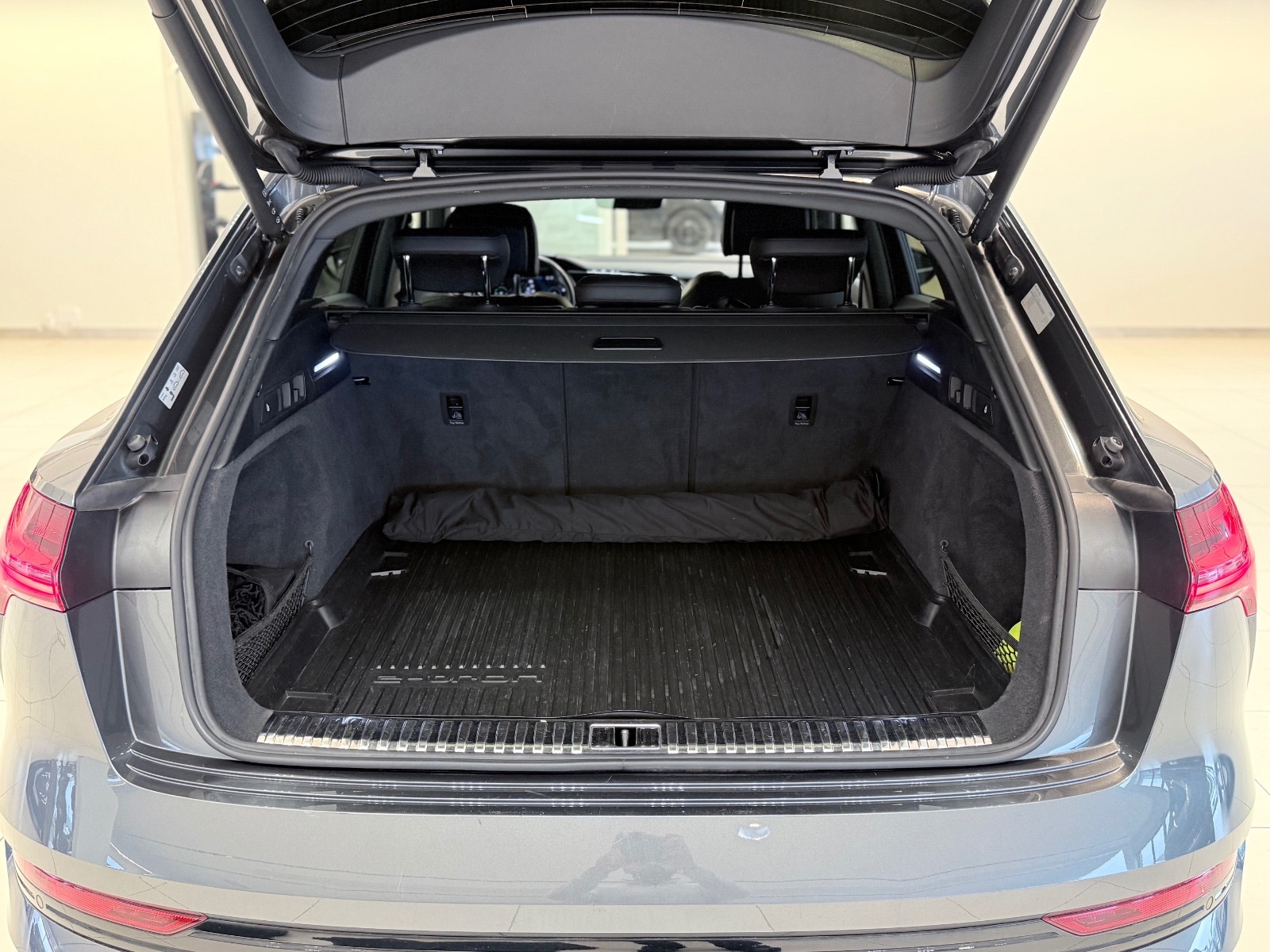 Hovedbilde av Audi e-tron