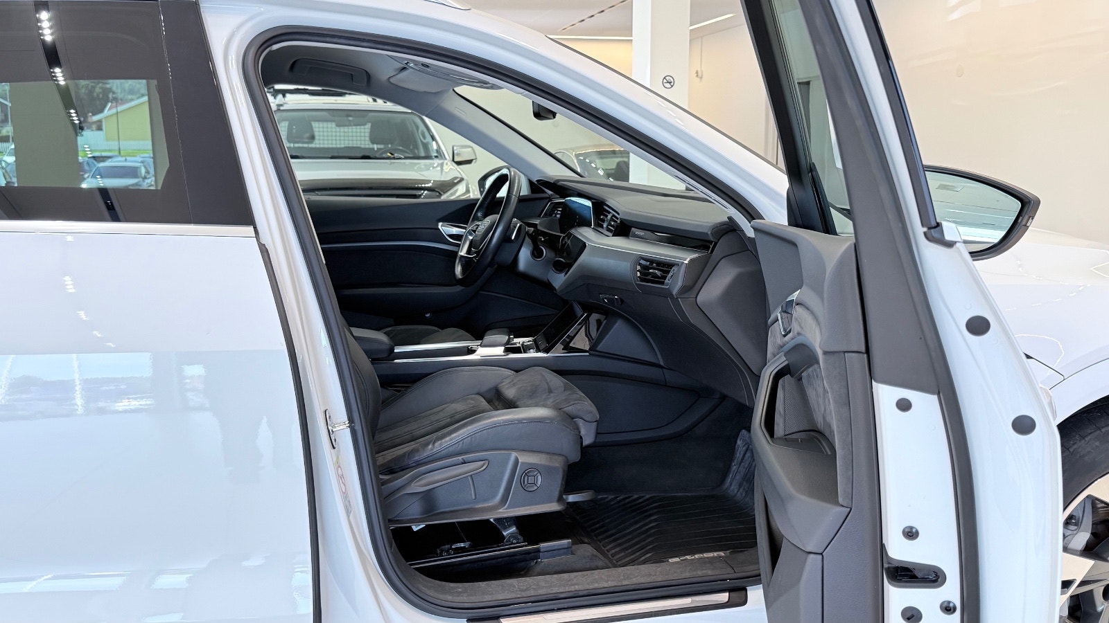 Hovedbilde av Audi e-tron