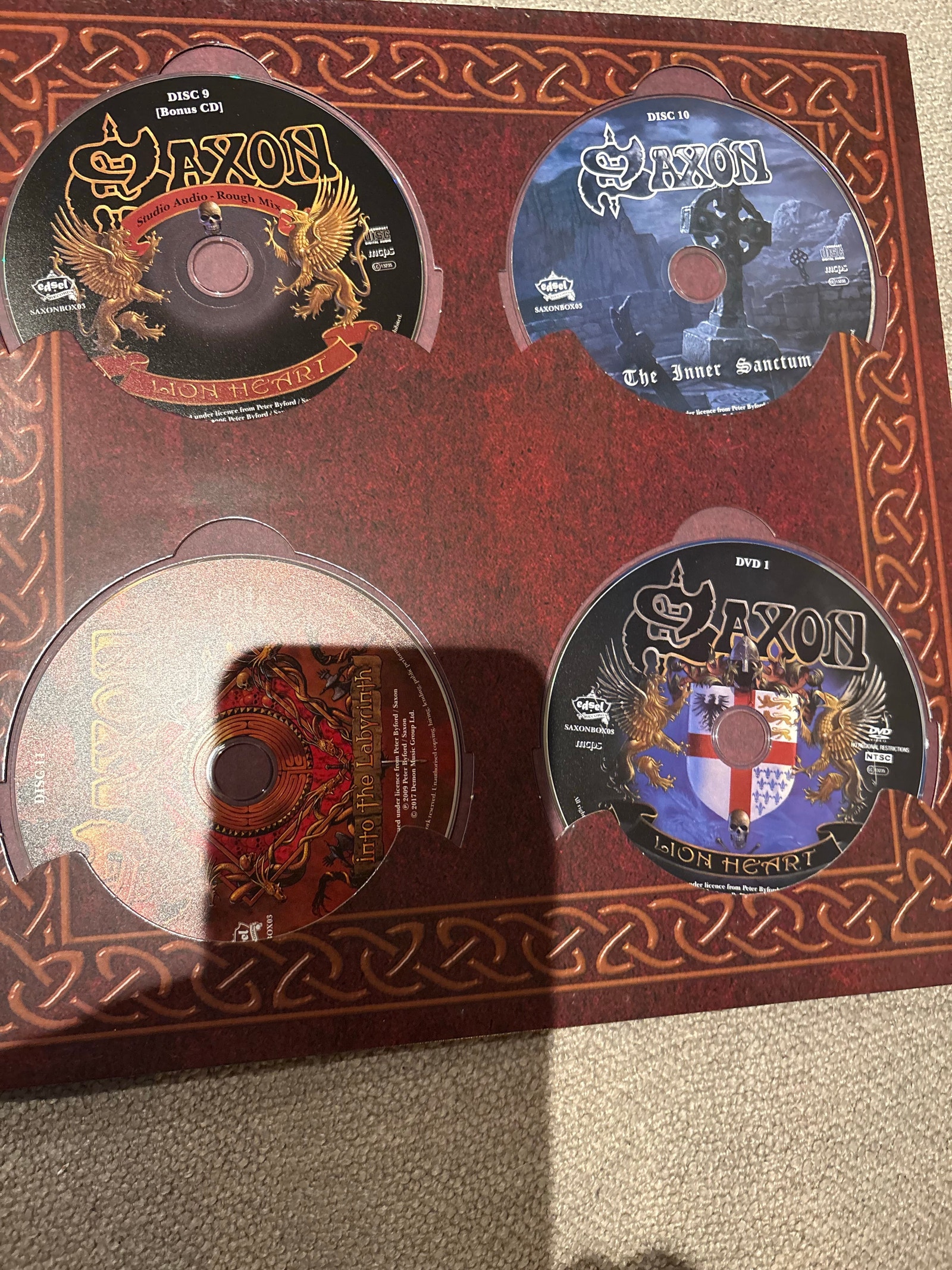 Saxon - Solid Book of Rock CD Box set | FINN-torget