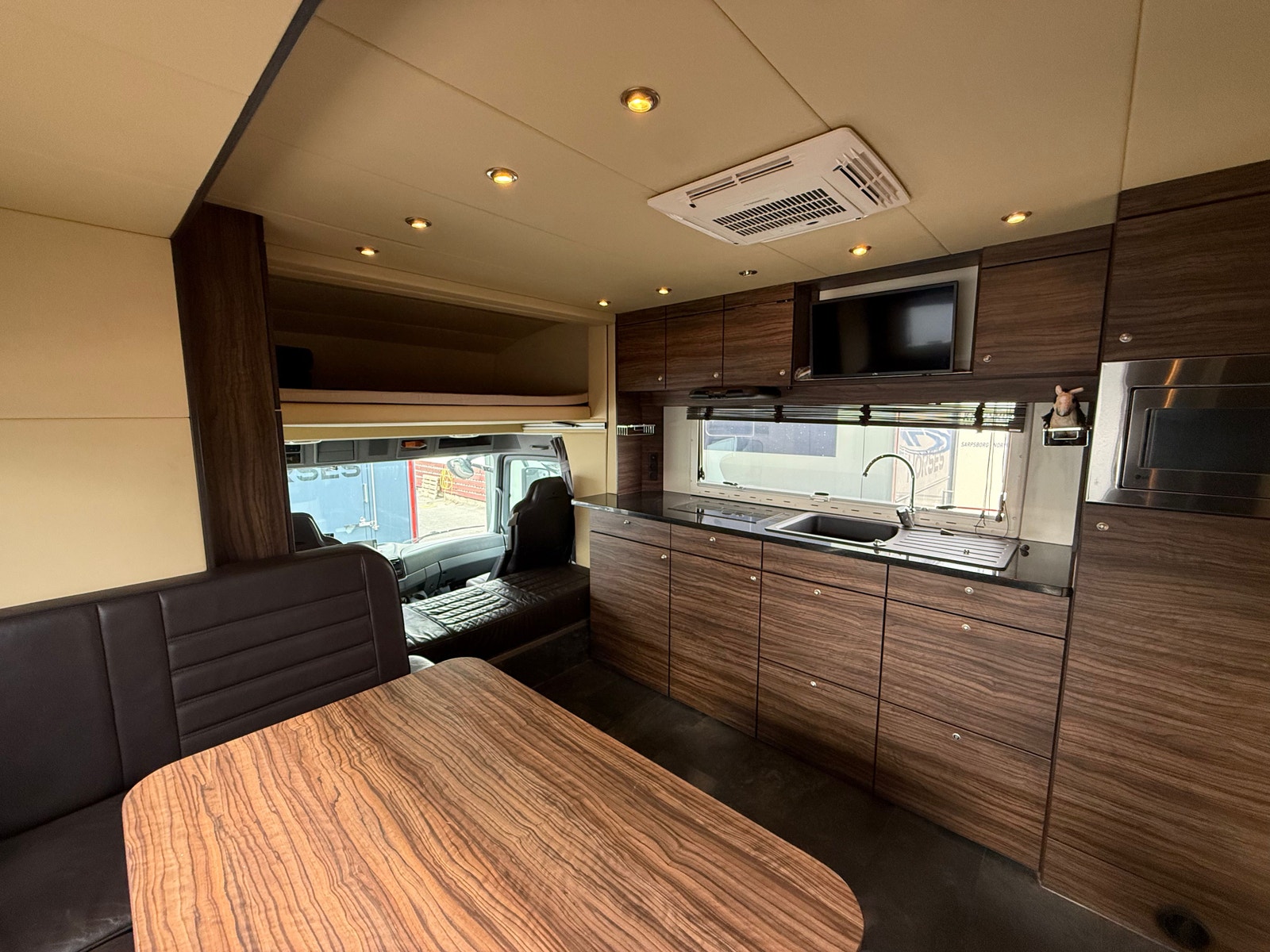 Mercedes-Benz Actros – RJH hestebil – 4/5 hester – Pop-out – flott boavdeling – bilde 14